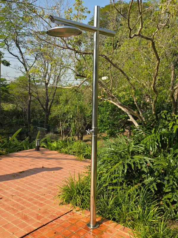 Ducha externa em inox desenvolvida sob medida pela Ketesi